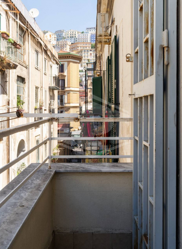 5 vani in Via G. Bausan 32, Napoli (NA)