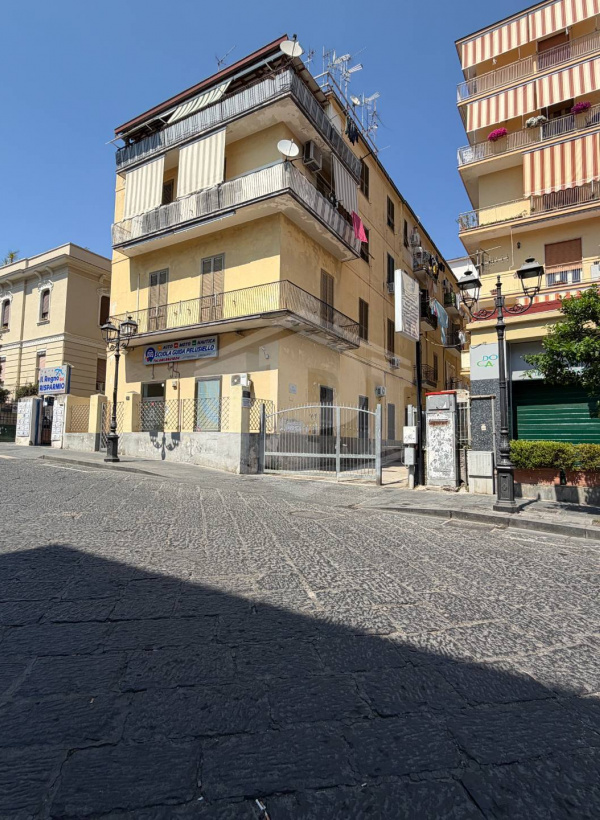 Bilocale in Via Cesare Battisti 24, Torre del Greco (NA)