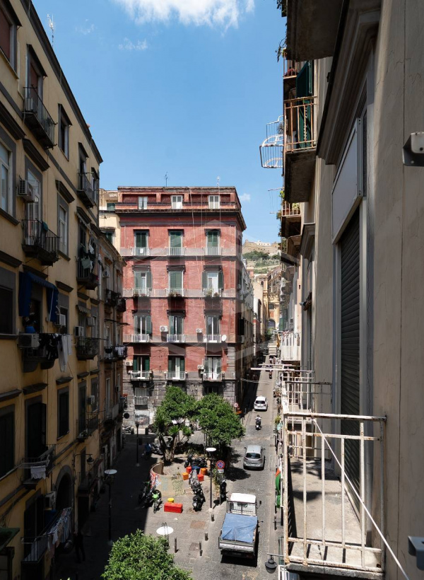 5 Vani in Via S. Caterina da Siena 73 , Napoli (NA)