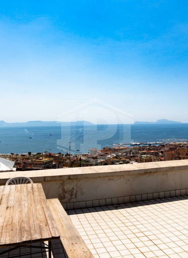 Nuda Proprietà con Terrazzo in Via T. Tasso 175, Napoli (NA)