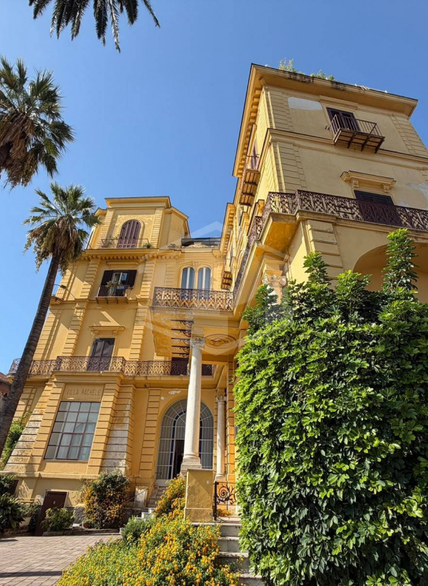 Ampio Bilocale in Piazzetta Santo Stefano al Vomero, Napoli (NA)