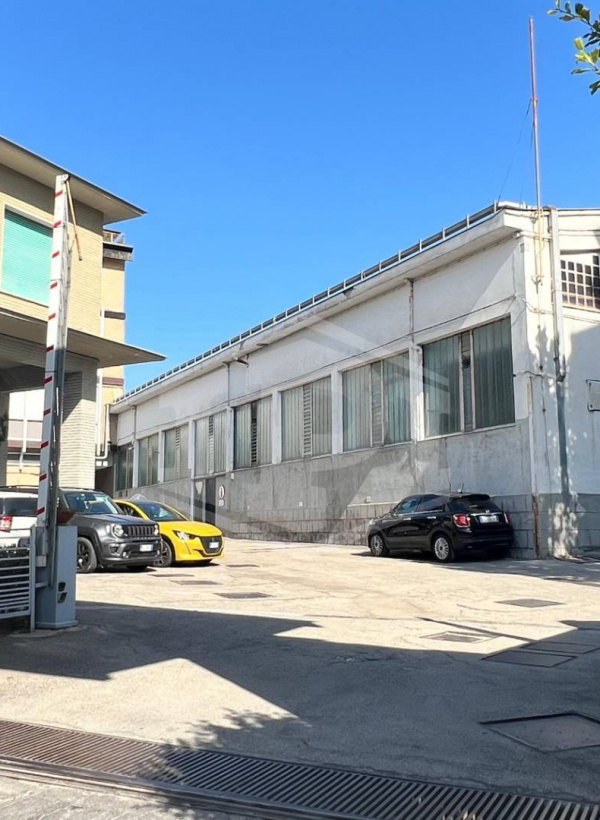 Ampio ufficio in Via S. Maria del Pianto 88, Napoli (NA)