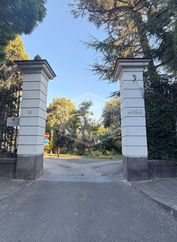 Trilocale in Via Posillipo "Villa Ruffo", Napoli (NA)