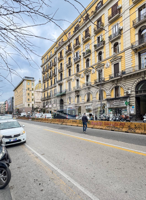 Trilocale con Terrazzo in Corso Umberto I 22, Napoli (NA)