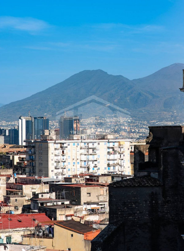 6 Vani in Via S. Teresa degli Scalzi 162 in Napoli (NA)