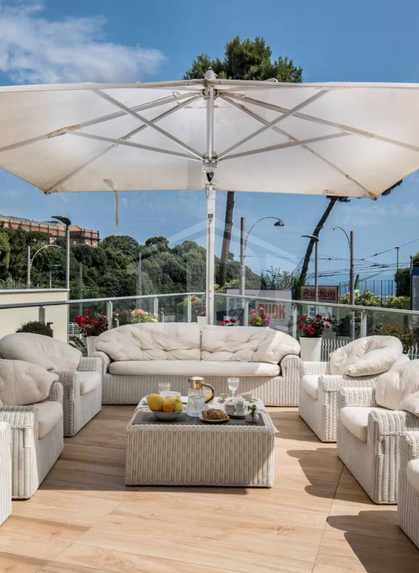 Bilocale con terrazzo in Viale Colli Aminei 8, Napoli (NA)