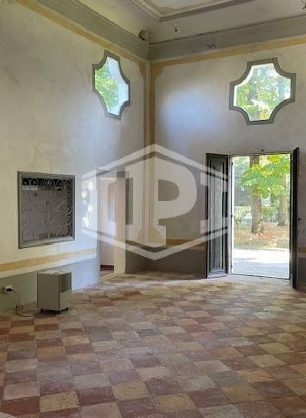 Fiesso D'Artico, locale uso commerciale in ex Oratorio