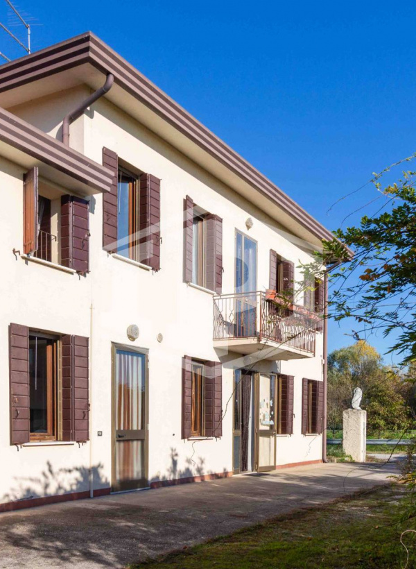 Casa singola + terreno agricolo a Ponte San Nicolo'
