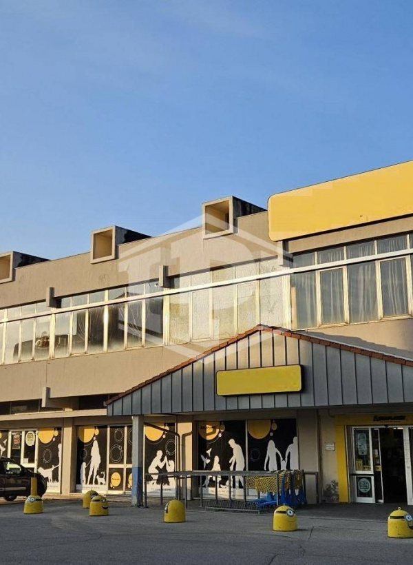 Edificio commerciale, Strada Novi, Ovada (AL)