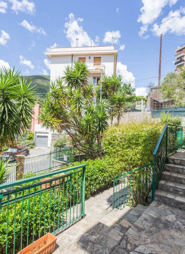 Villa, Salita alla Chiesa di Fegino, Genova, GE