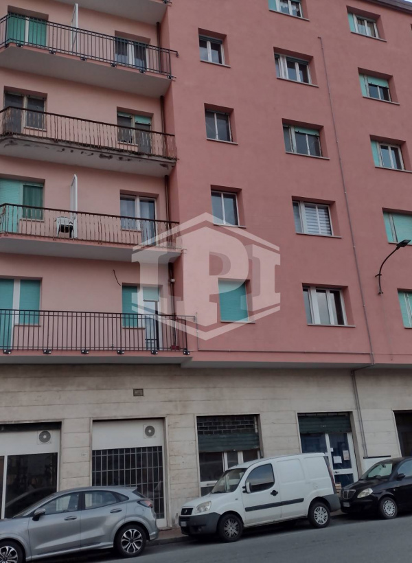 Locale commerciale, Corso Italia, Ronco Scrivia (GE)