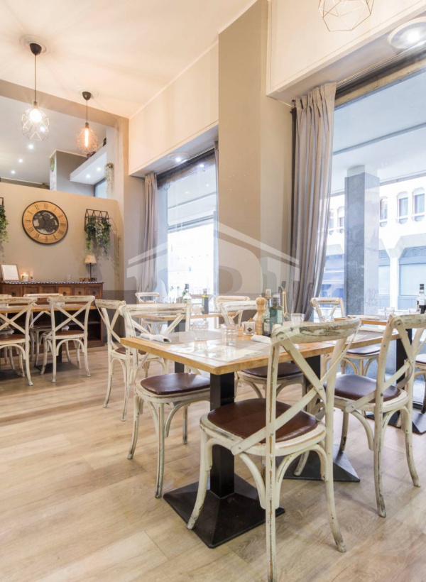 Locale commerciale, Largo XII Ottobre, Genova, Ge