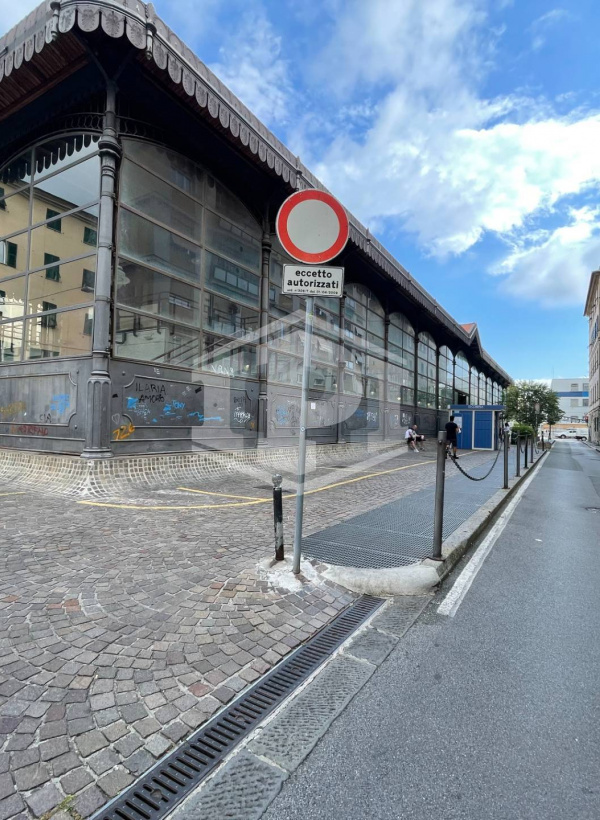 Box, Via Ferro, Genova, GE