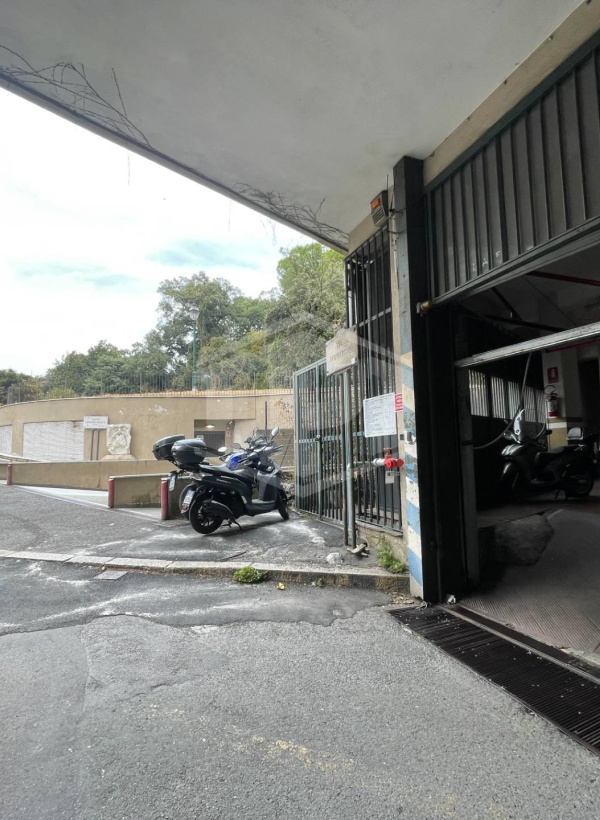Posto auto, Via Pammatone, Genova (GE)