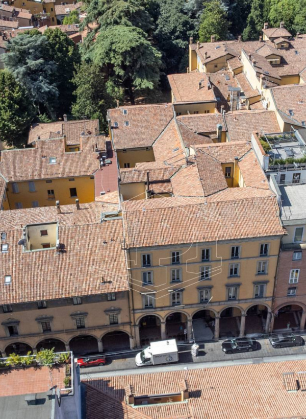 Ampio Trilocale di pregio in Strada Maggiore, Bologna (BO)