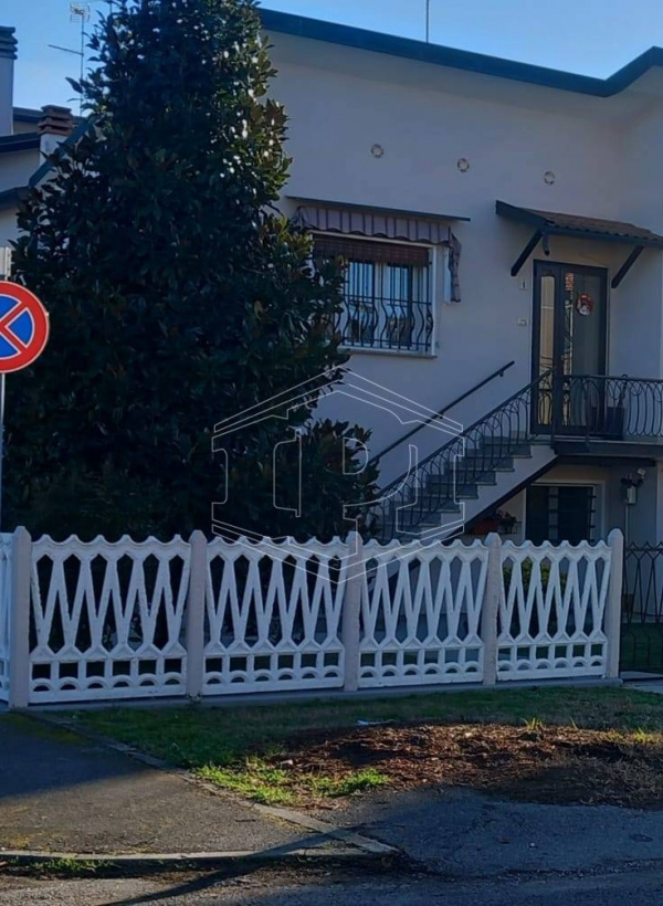 Porzione di villetta bifamigliare a Copparo (FE)