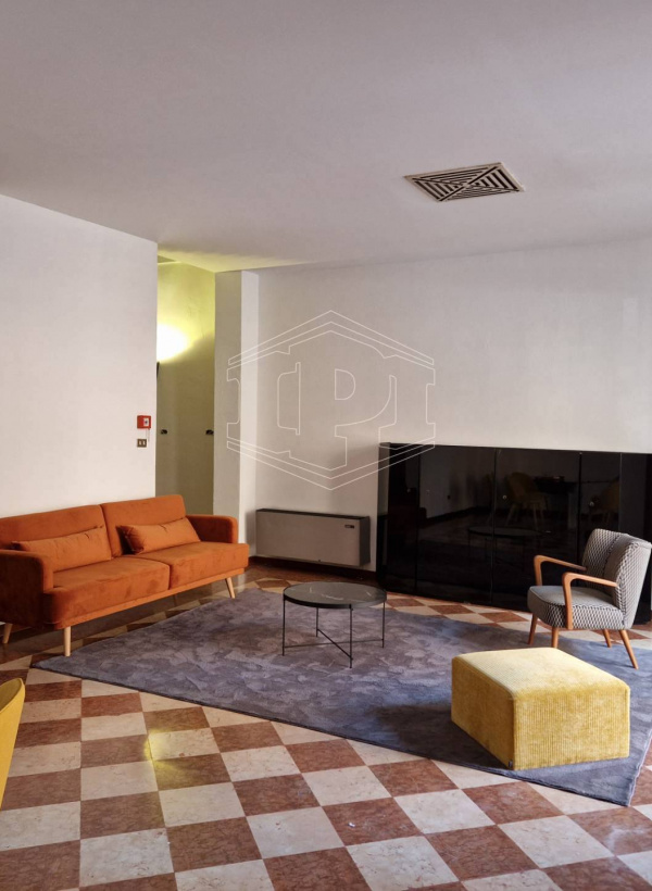 Locale commerciale in Centro, Strada Maggiore, Bologna (BO)