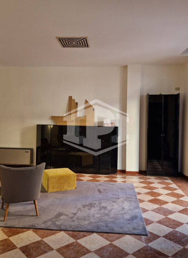 Locale commerciale in Centro, Strada Maggiore, Bologna (BO)