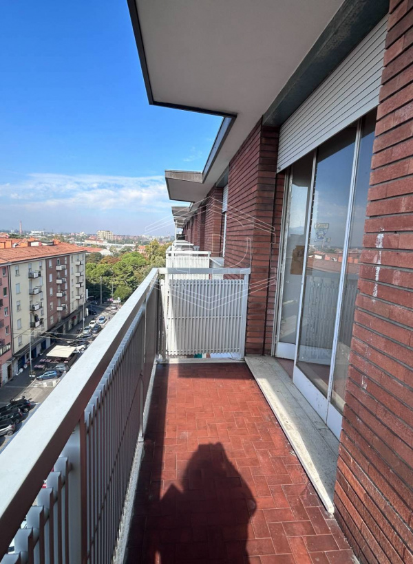 Appartamento di ampie dimensioni, adiacente via Milazzo, Bologna (BO)