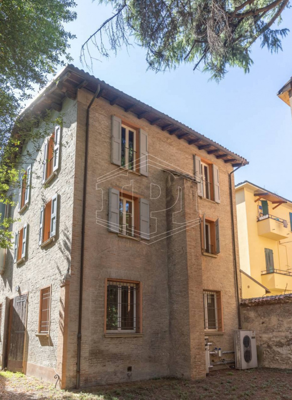 Villa indipendente in centro, Strada Maggiore, Bologna