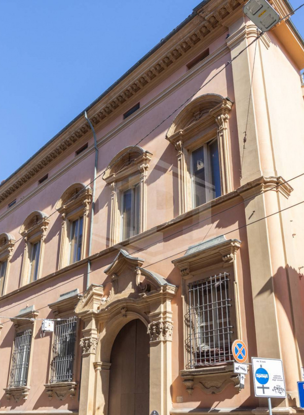 Bilocale di pregio in centro, via Barberia, Bologna (BO)