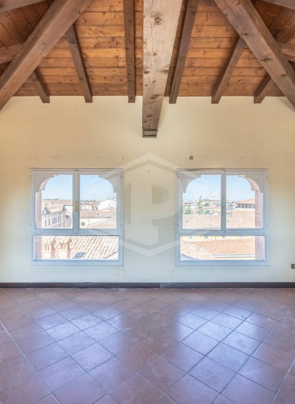 Appartamento di pregio con altana in pieno Centro, Via Barberia, Bologna (BO)