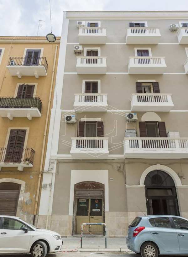 Locale commerciale sito in Via Murat 164 - Bari (BA)