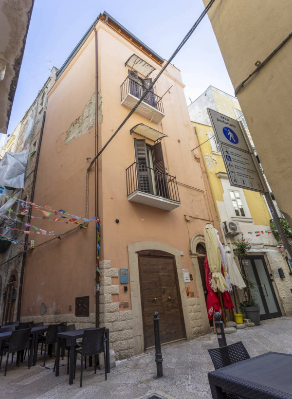 Intera Palazzina sita in Strada Arco Della Neve 10 - Bari (BA)