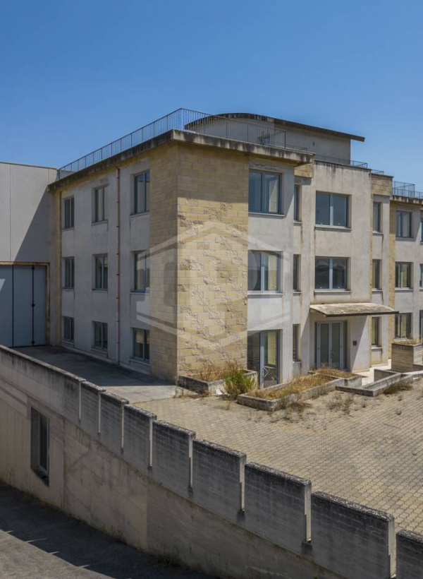 Palazzina uffici con capannone siti in Zona Produttiva D  KM 97,800 - SP. 231