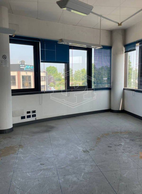 Ufficio in Via Giosuè Carducci - San Giuliano Terme (PI)