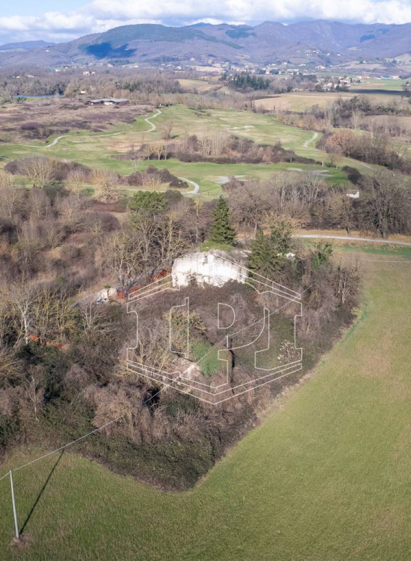 Complesso colonico da ristrutturare - Scarperia e San Piero (FI)