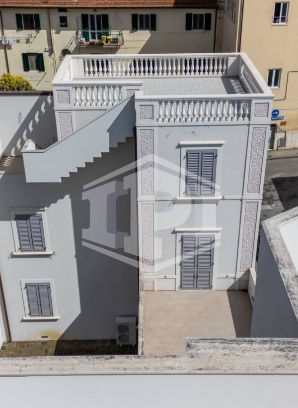 Palazzina Indipendente con torretta  - Empoli (FI)