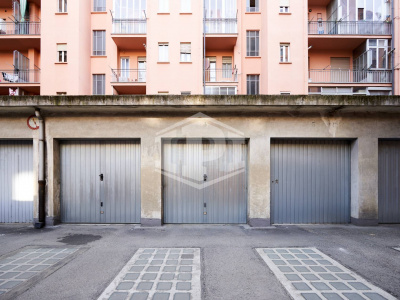 Box auto in Via San Secondo (TO)