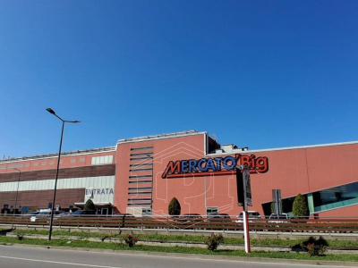 Locale commerciale in Corso Canale, 99 - Alba (CN)