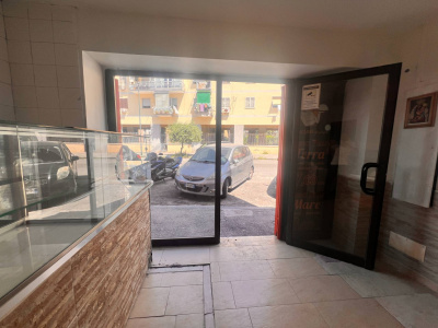 Locale Commerciale in Via Mario Gigante 13, Napoli (NA)