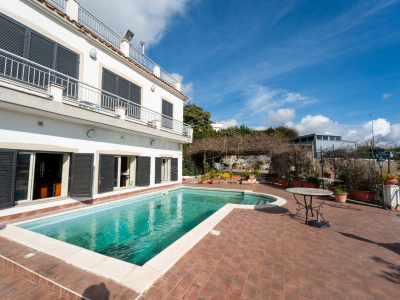 Villa con vista mare in Via San Gennaro Agnano, Pozzuoli (NA)