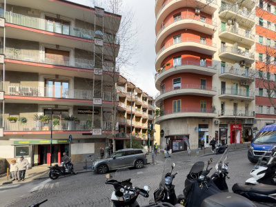 Ampio locale in Via A. Scarlatti 200, Napoli (NA)