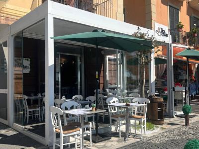 Locale Commerciale in Corso Umberto I 94, Pozzuoli (NA)