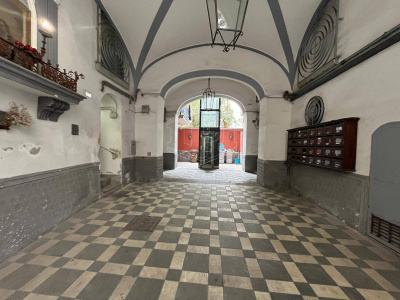 Deposito interno palazzo in Via Antignano 11, Napoli (NA)