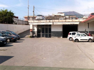 Ampio deposito in Via Nazionale 199, Torre del Greco (NA)