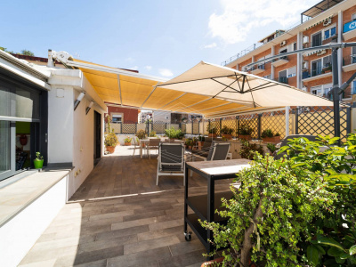 Immobile con Terrazzo in Via Belvedere, Napoli (NA)