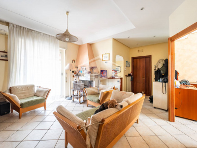 Quadrilocale con terrazzo in Via D. Carafa 58, Napoli (NA)