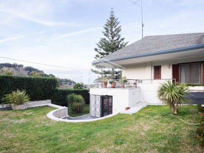 Villa in Vendita in Strada Provinciale Acropoli di Cuma 1, Pozzuoli (NA)