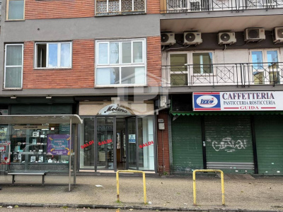 Locale commerciale in Via G. Leopardi 149, Napoli (NA)