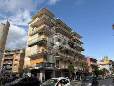 Trilocale in Via Dell'Epomeo, Napoli (NA)