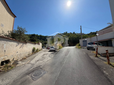 Ampio Locale Deposito in Via Pisciarelli, Pozzuoli (NA)