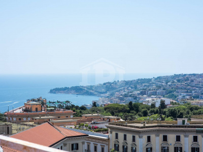 Quadrilocale con Terrazzo in Via M. Kerbaker 86, Napoli (NA)