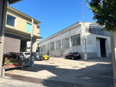 Ampio ufficio in Via S. Maria del Pianto 88, Napoli (NA)