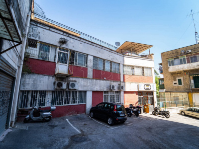 Immobile Commerciale a reddito in Via A. Telesino 17, Napoli (NA)