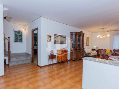 Stra - porzione di bifamiliare con giadino